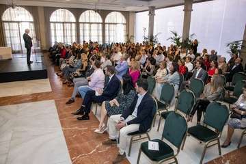 Los farmaceúticos de Las Palmas reconocen a las teldenses Pino Oliva y Mercedes Martín por sus 50 años de colegiada/TA.